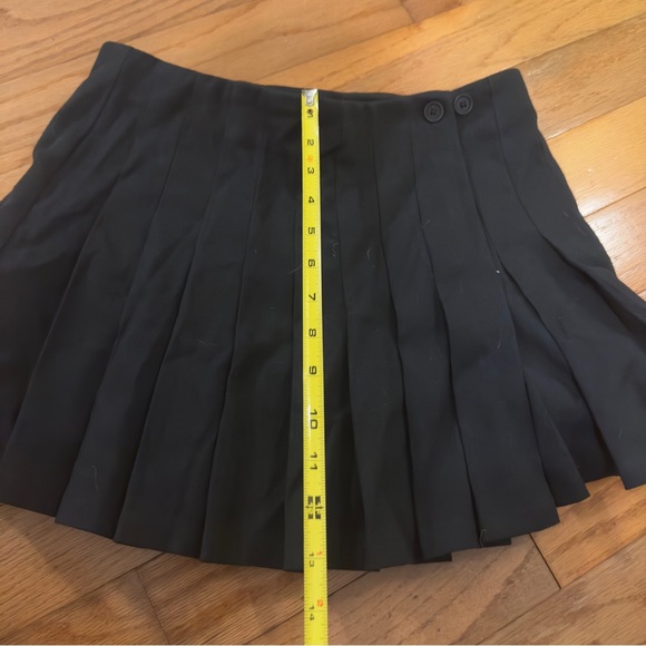 NWT Brandy Melville Black Pleaded Dana Skirt 90s Y2K Vintage - Picture 6 of 7